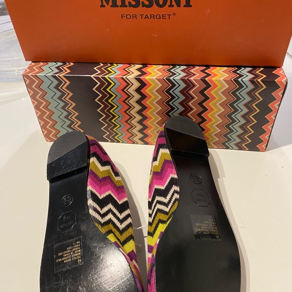 New with tag and box. Released in 2011! - Picture 3 of 6